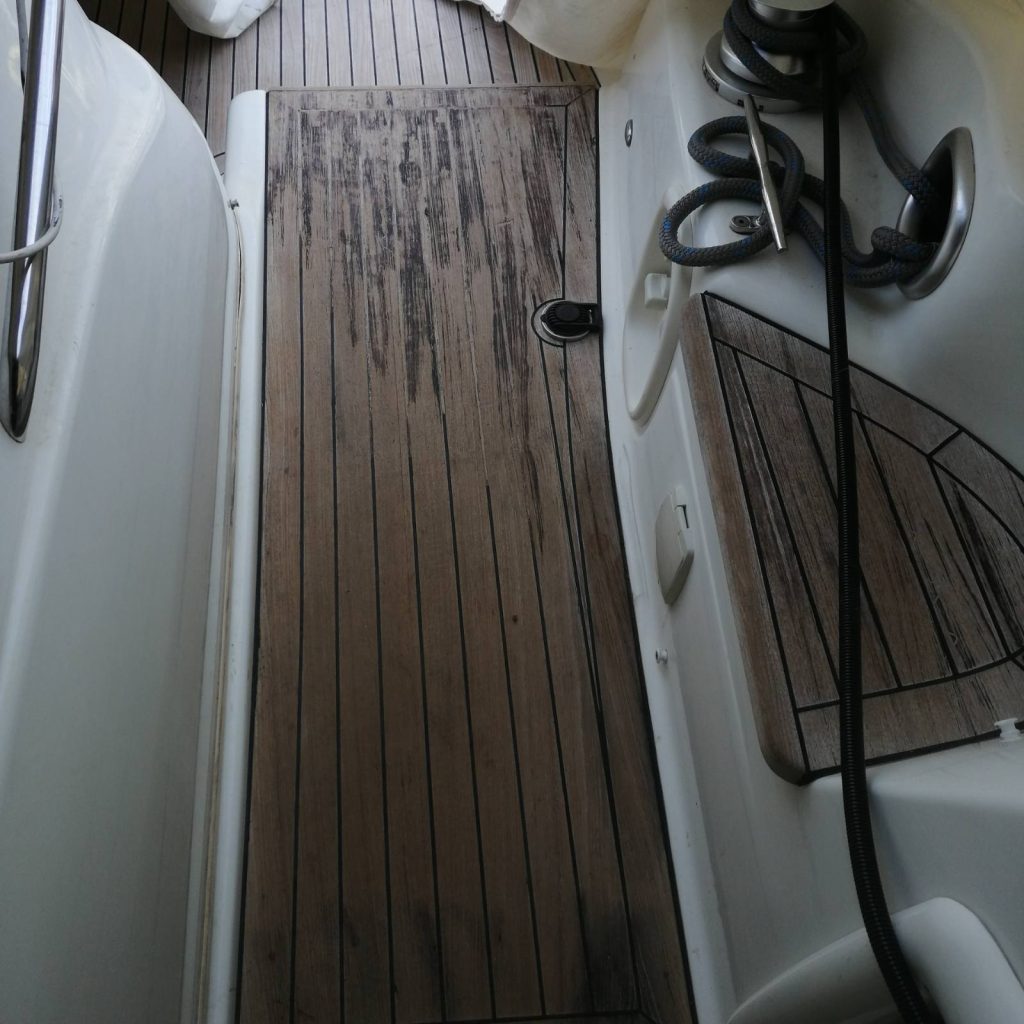 Teak change at MOHITO