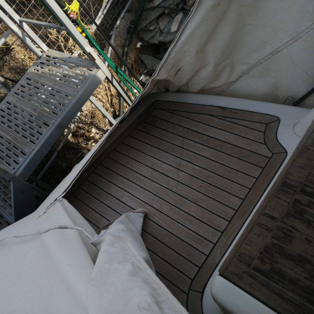 Teak change at MOHITO