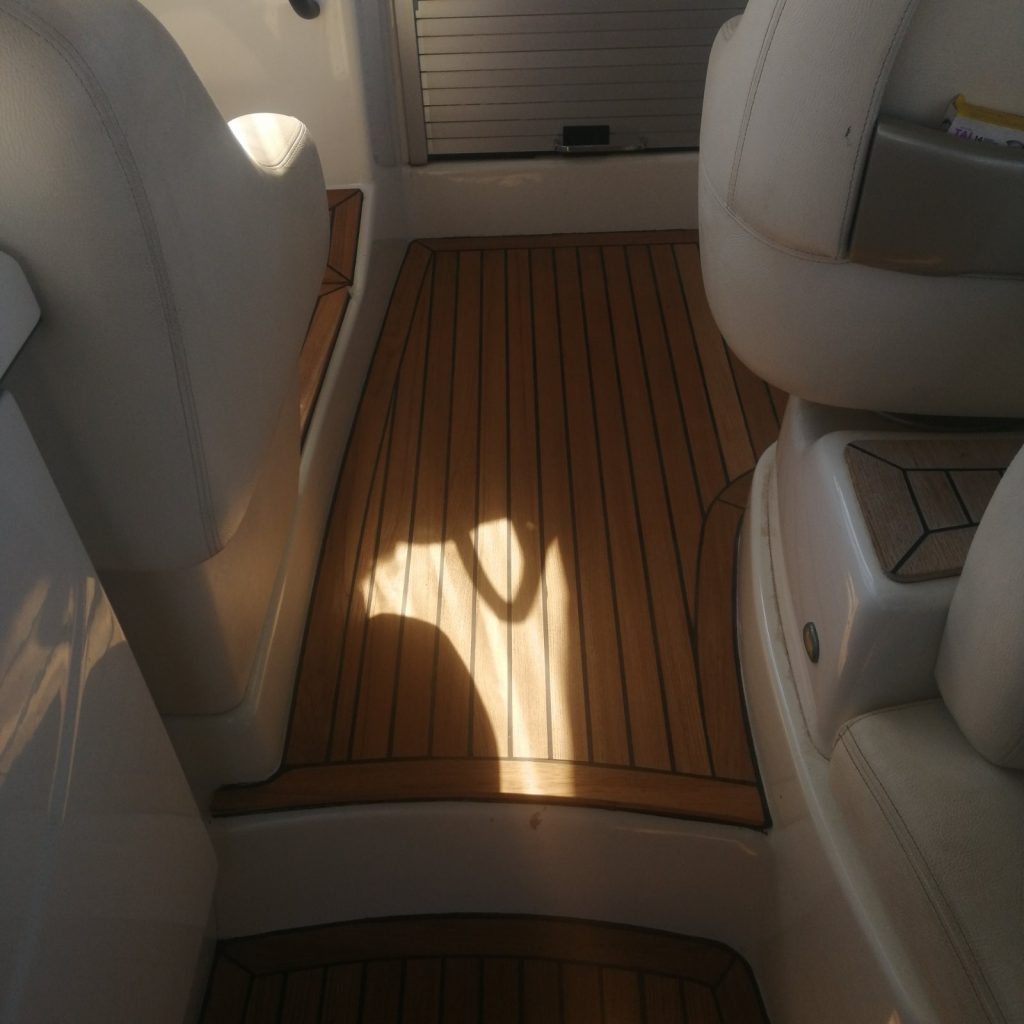 Teak change at MOHITO