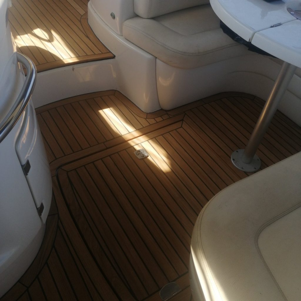 Teak change at MOHITO