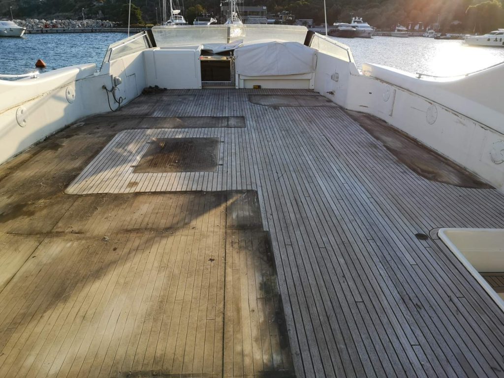 Change teak fly bridge boat Va Bene