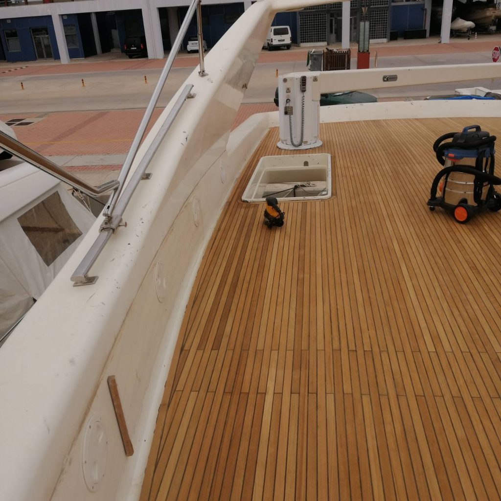 Change teak fly bridge boat Va Bene