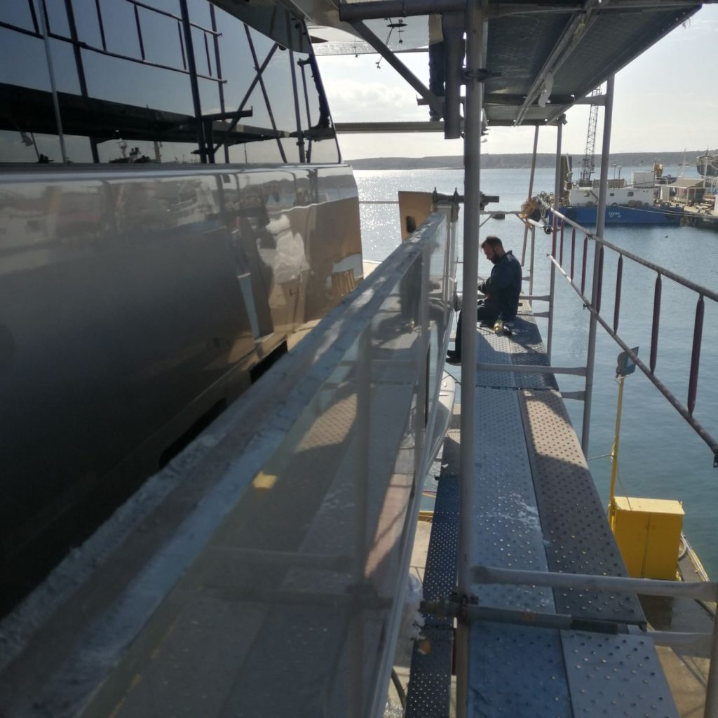Changing the handrail on a teak boat XANAX