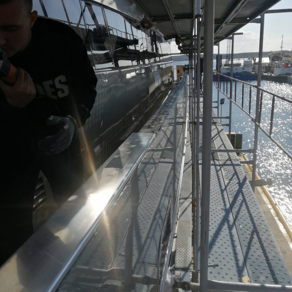 Changing the handrail on a teak boat XANAX